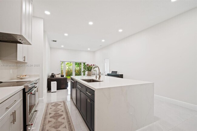Building Photo - 3103 SW 140th Ave