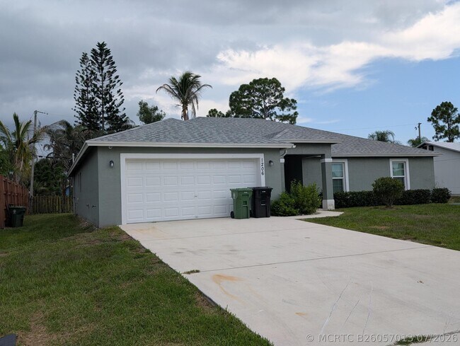 Building Photo - 1206 SW Asturia Ave