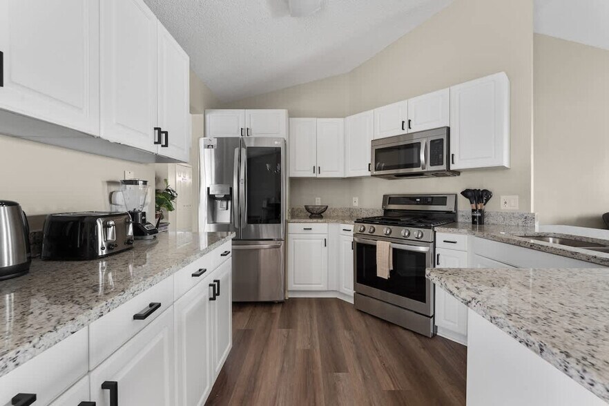 Building Photo - 2822 Formosa Blvd