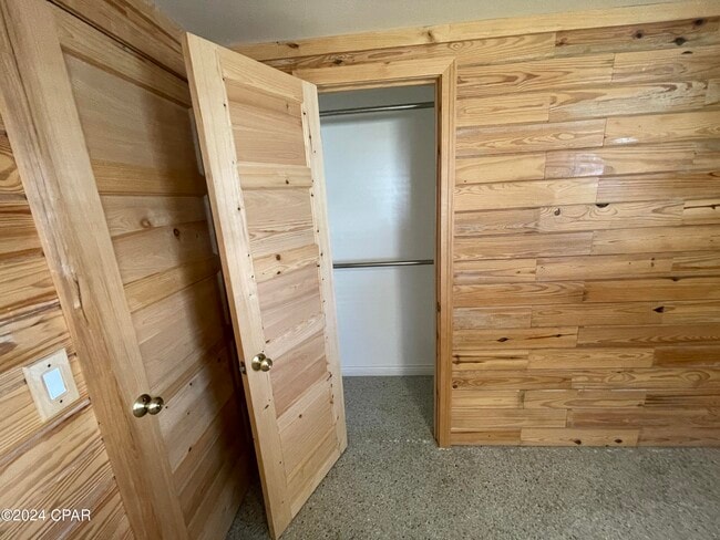 Building Photo - 305 Tarpon St