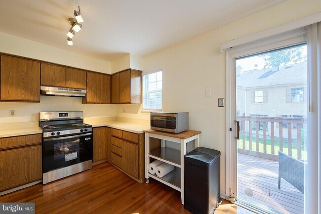 Building Photo - 1803 Stoneham Dr