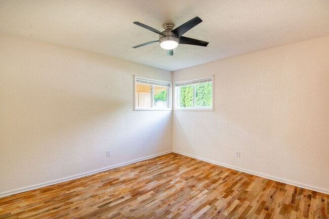 Building Photo - Charming, Newly-Renovated 3 Bed, 1.5 Bath ...
