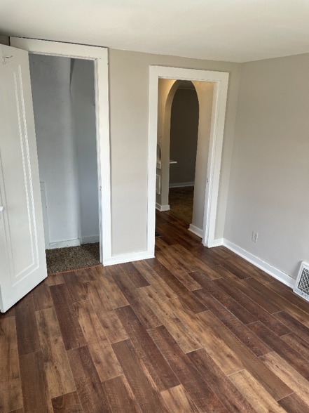 Building Photo - 1609 Green Bay St