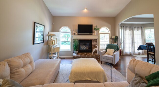 Building Photo - 5 Bedroom, 3 Bathroom house with completed...