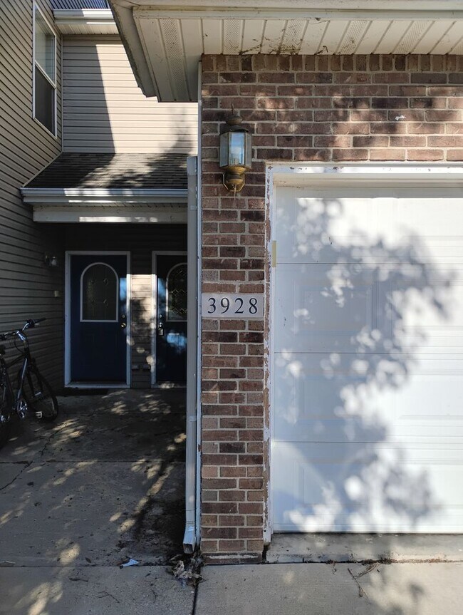 Building Photo - 3928 Ledyard St