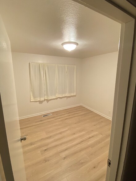 Building Photo - 535 SE Scenic View Dr