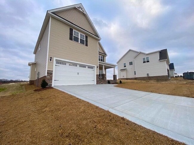 Building Photo - SPACIOUS 2-Story Home in Pikeville School ...