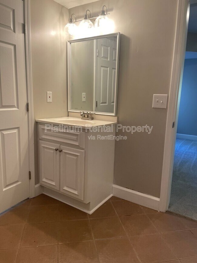 Building Photo - 1305 Smithdale Heights Dr