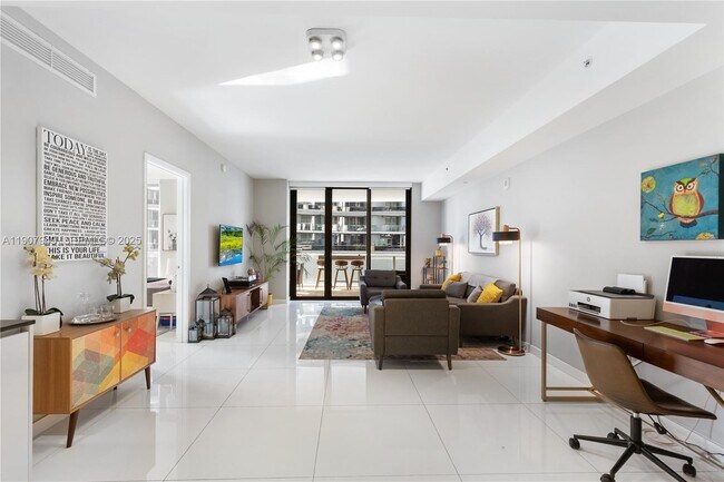 Building Photo - 1010 Brickell Ave