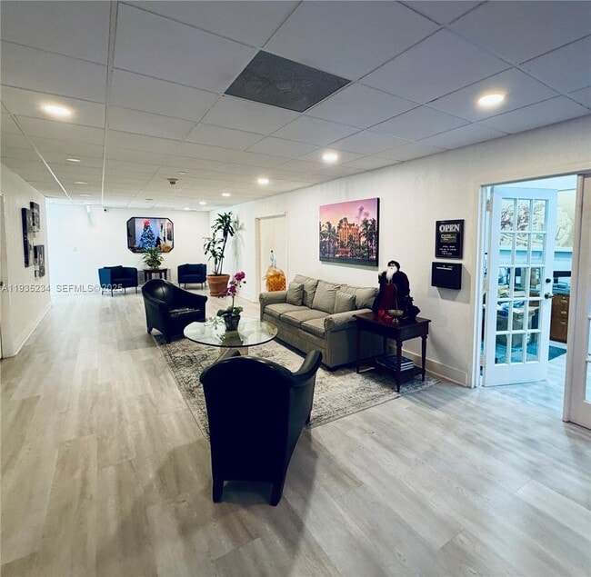 Building Photo - 1450 Brickell Bay Dr