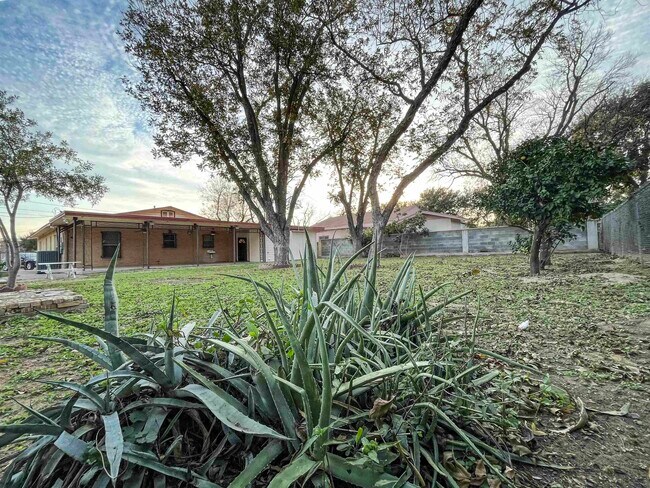 Building Photo - 2504 Clark Blvd