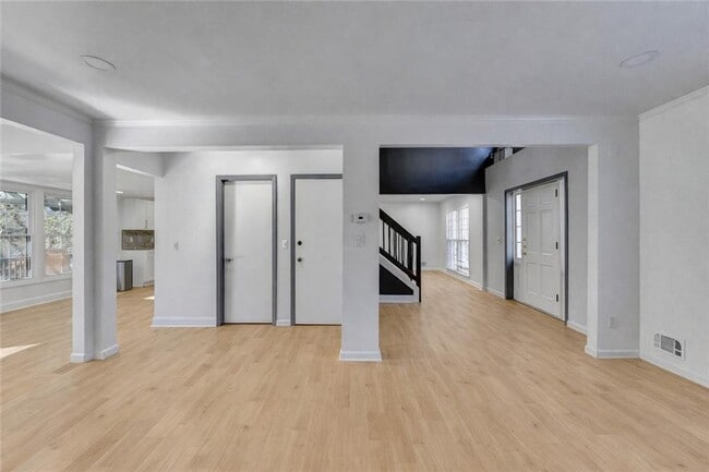 Building Photo - 525 Abernathy Rd NE