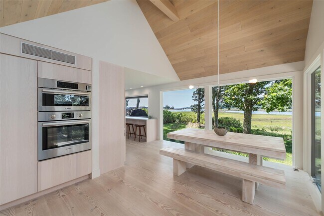Building Photo - 590 Haywaters Dr