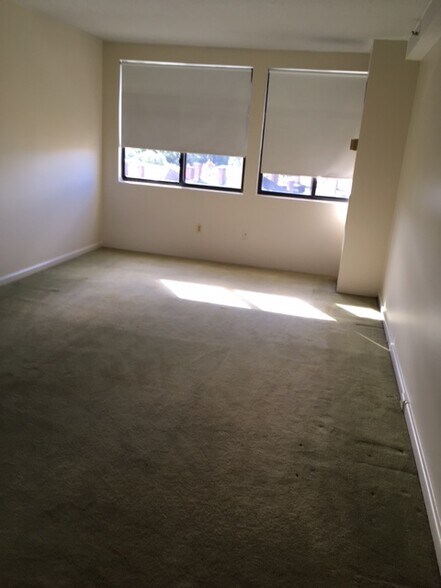 Building Photo - 1731 Beacon St