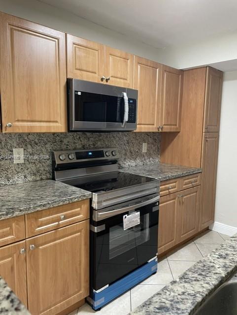 Building Photo - 10500 SW 155th Ct