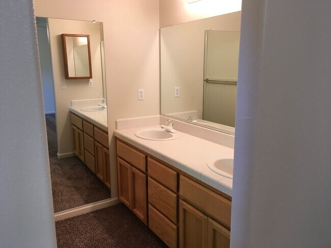 Building Photo - Windsor Estates in Pine Grove!