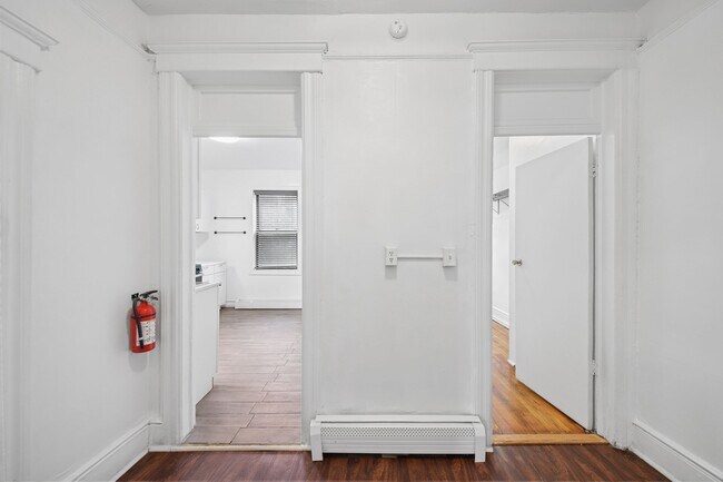 Building Photo - 122A Baldwin Ave