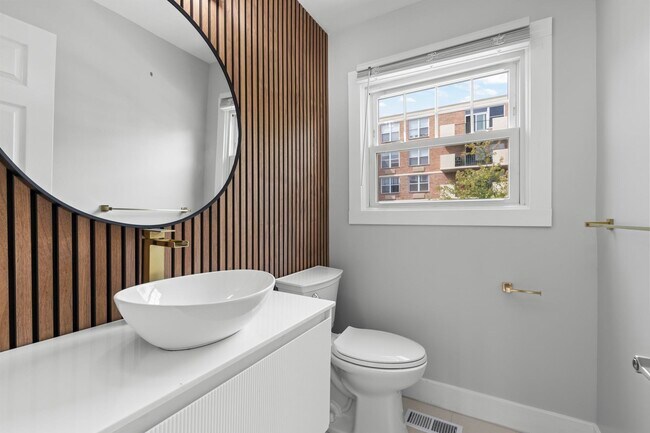 Building Photo - 6 Grand Cove Way
