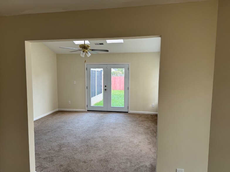 Building Photo - 229 Derosa Dr