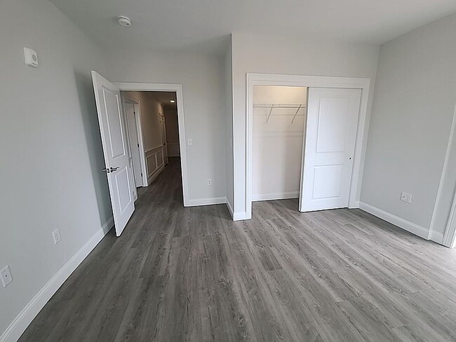 Building Photo - "Spacious 2-Bed, 2-Bath Gem in Medford - 1480 Sq Ft of Comfort Awaits!"