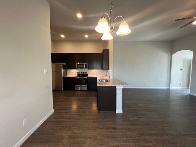 Building Photo - Luxury 3/2 Duplex in Seguin, Texas