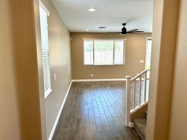 Building Photo - Stunning Southern Enclave