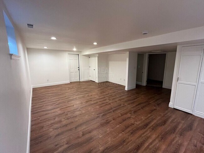 Building Photo - 1400 38th Ave