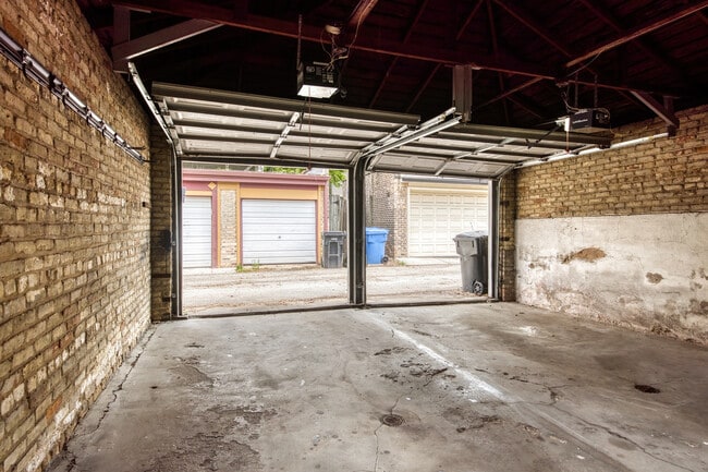 Building Photo - 2152 W Agatite Ave