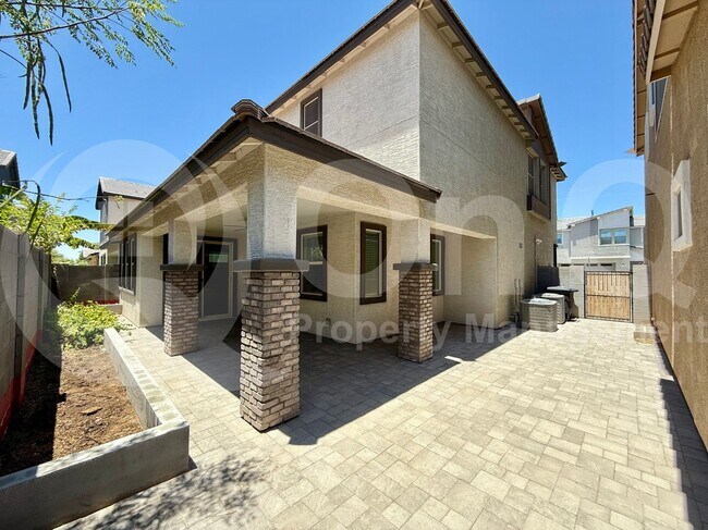 Building Photo - 735 W Derringer Way