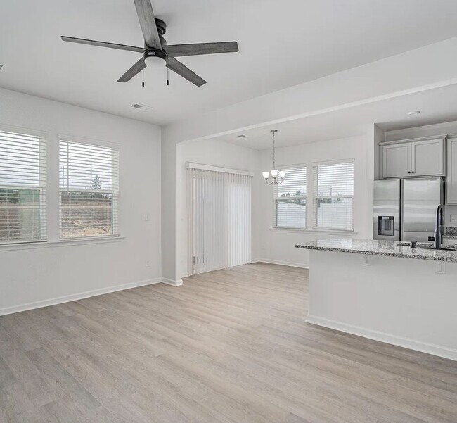 Building Photo - Spacious 3-Bed, 2.5-Bath End Unit Townhome