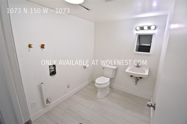 Building Photo - Beautiful 2 Bed Orem Unit! No Deposit Option!