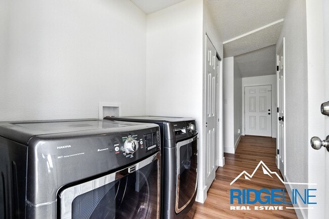 Building Photo - Fox Farm one level home ready for you to e...