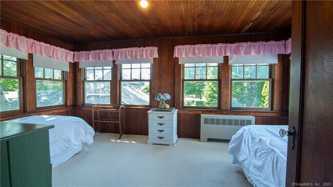 Building Photo - 106 E Shore Ave