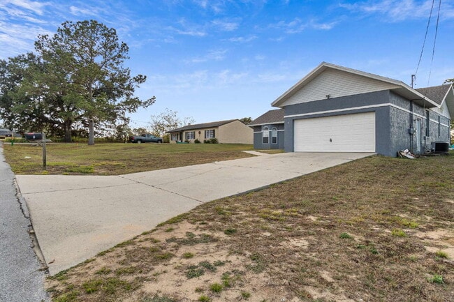 Building Photo - 3BR, 2BA available now in Silver Springs Shores