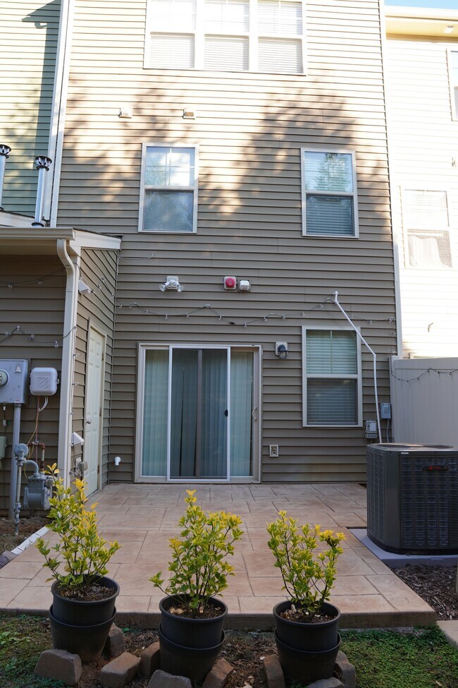 Building Photo - 6425 Swatner Dr