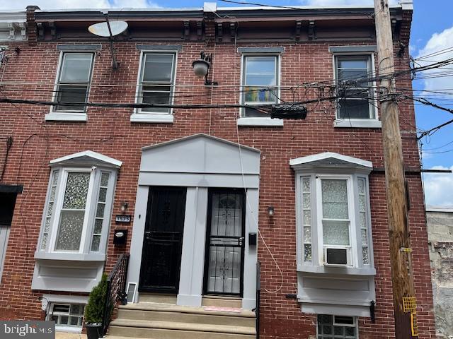 Building Photo - 1537 Gillingham St