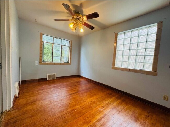 Building Photo - 43 Howard Ave