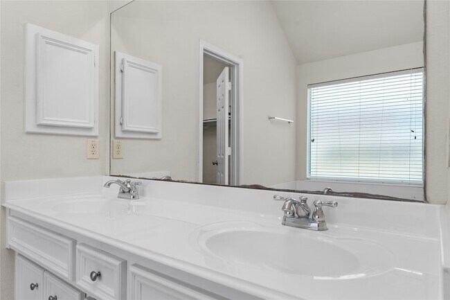 Building Photo - 11047 Pierce Valley Dr