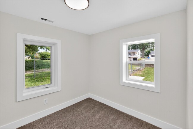 Building Photo - Newly Updated!! 3 Bedroom, 1 Bathroom Home in Des Moines!