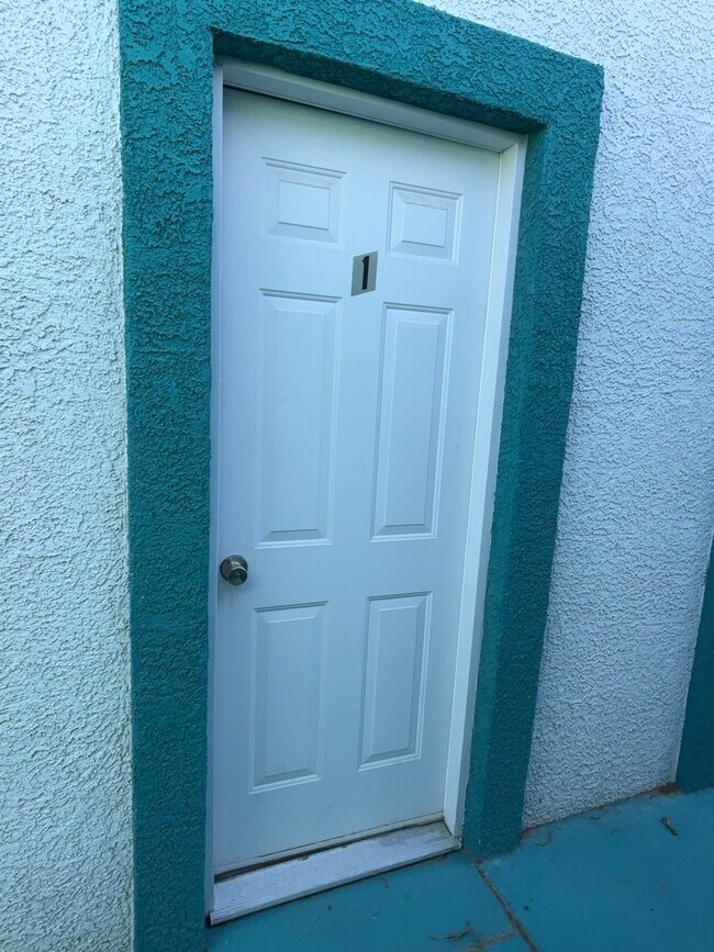 Building Photo - Cozy 2-Bed Oasis in the Heart of Downtown Las Vegas – Perfect for Urban Living!