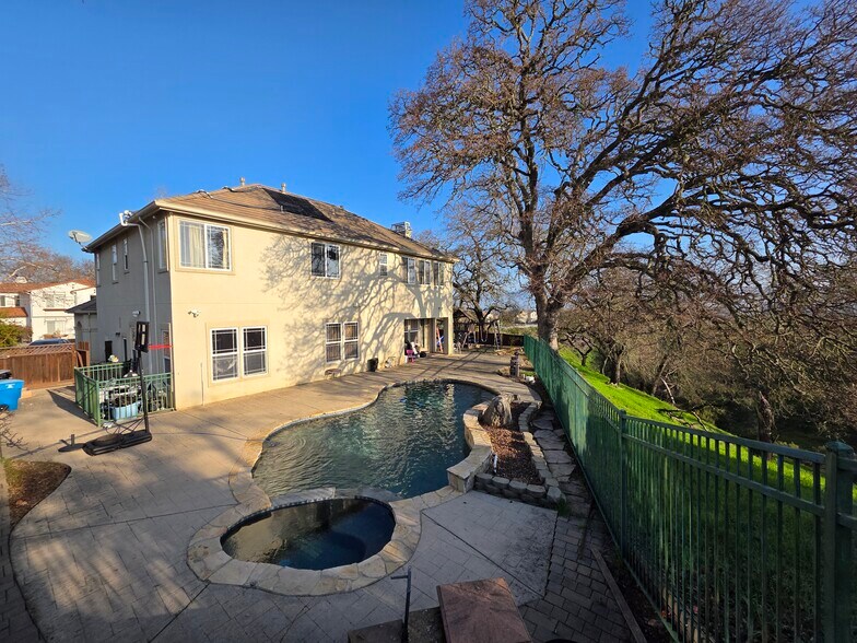 Building Photo - 1850 Ballybunion Dr