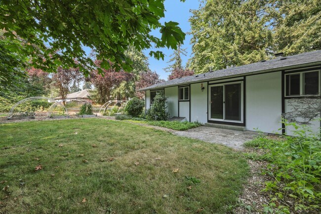 Building Photo - MOVE IN READY NOW! 2 bed 1 ba - Great location! Tumwater School District.