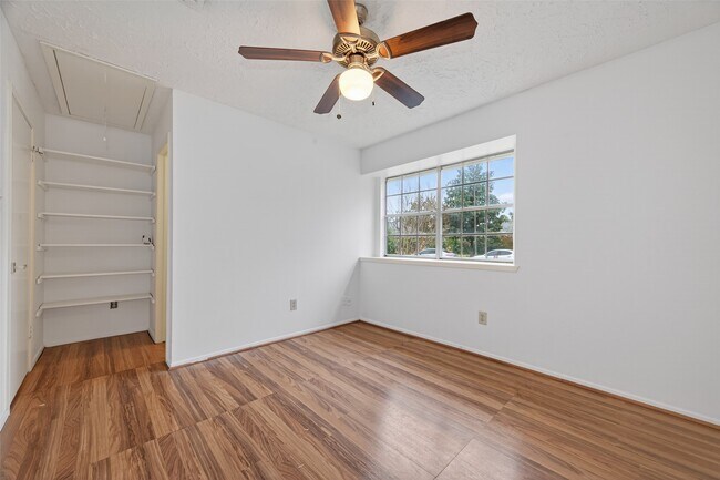 Building Photo - 13908 Cravenridge Dr