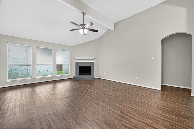 Building Photo - 17162 Summer Hollow Dr