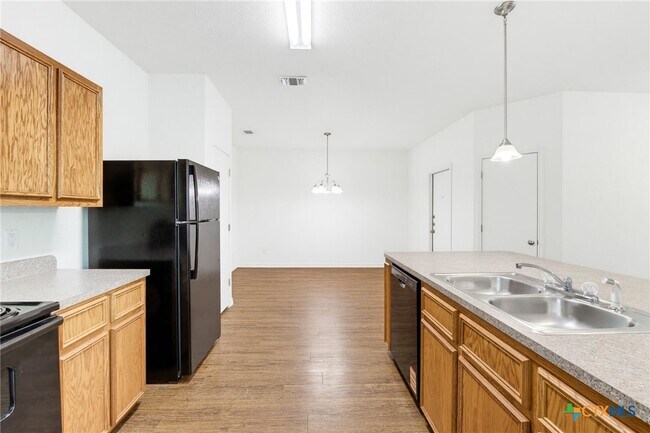 Building Photo - 913 Ashwood Dr