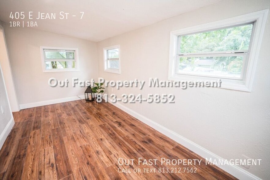 Building Photo - 405 E Jean St