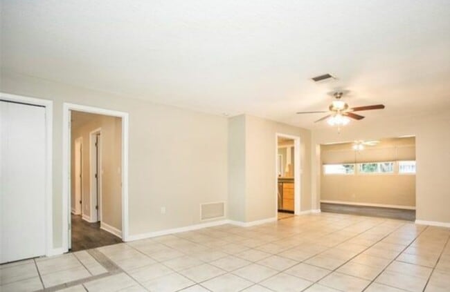 Building Photo - 2186 Greenbriar Blvd