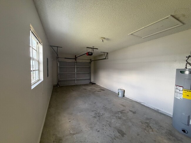Building Photo - 3/2 Home Newly Updated Silver Springs Shores South