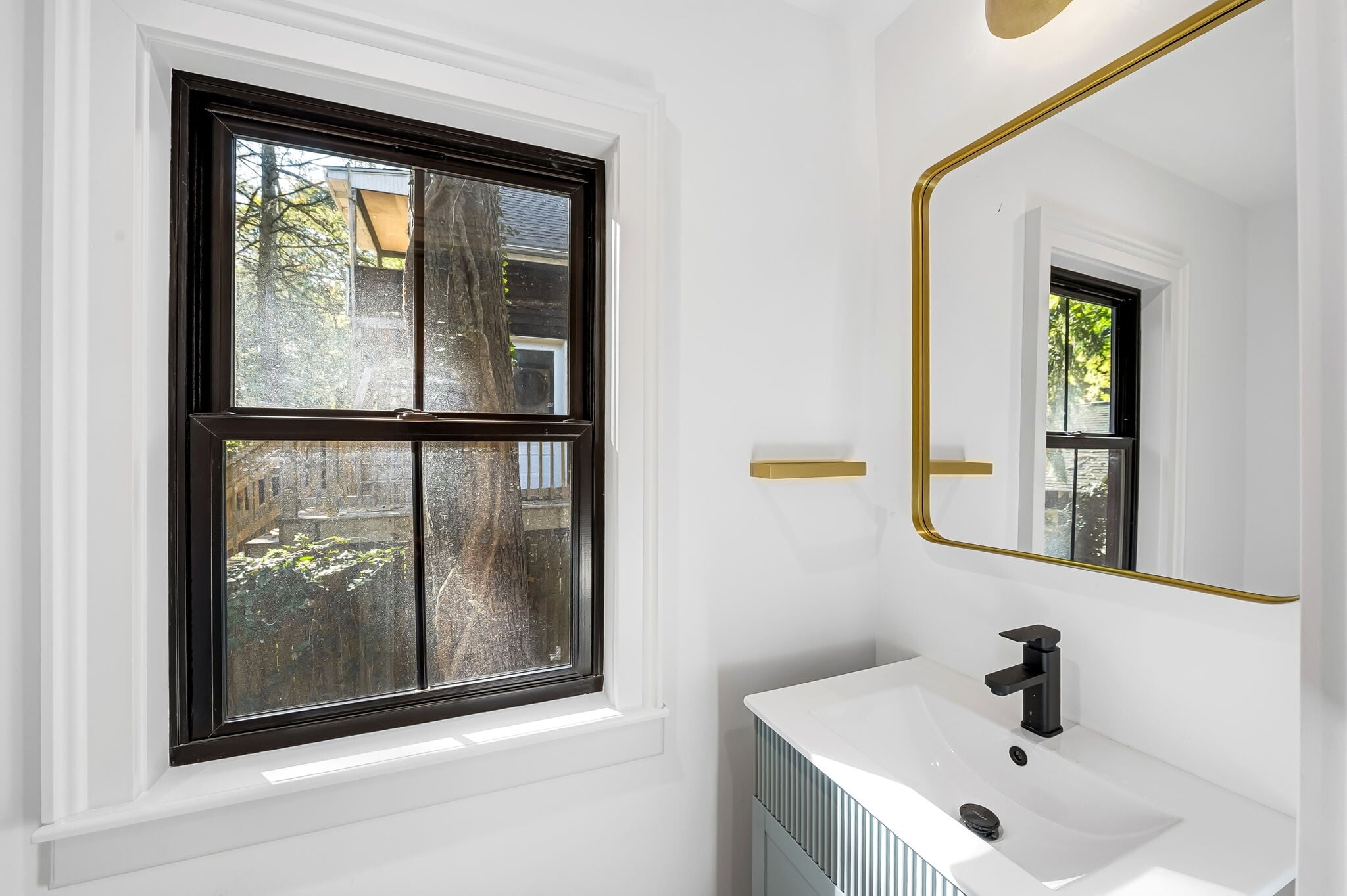 1st Floor half bathroom - no stairs required - 4629 Keswick Rd