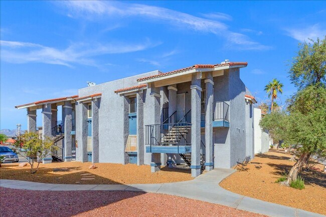 Building Photo - 3649 S Van Dyke Ave